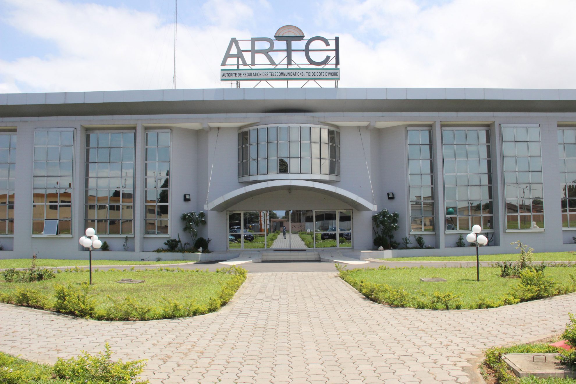 l’artci-et-le-gouvernement-peuvent-ils-couper-l’internet-de-starlink-en-cote-d’ivoire-? l’artci-et-le-gouvernement-peuvent-ils-couper-l’internet-de-starlink-en-cote-d’ivoire-?